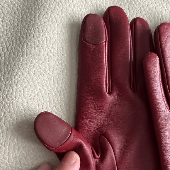 NWT - Coach Women’s Sheep Skin Wool Lined Leather Tech Gloves - Size 6.5 - Picture 4 of 7